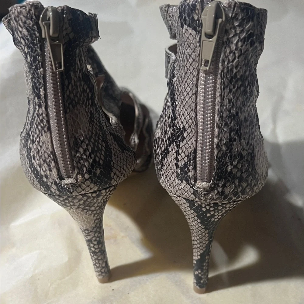 Elegant Snakeskin Pattern Heels‎